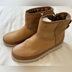 US size 10 men brown UGG boots, new and in new condition.